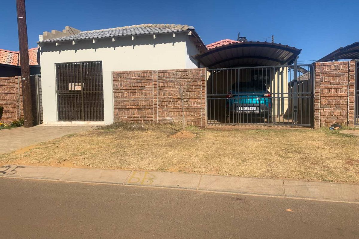 2-bedroom house in Protea Glen Ext 45 - Photo 2