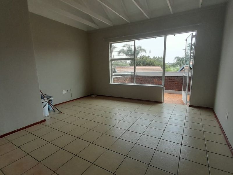 Lovely first floor townhouse - Photo 9