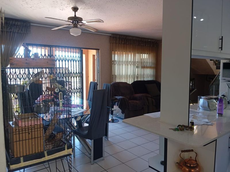 Four bedroom House in Bassonia - Photo 4