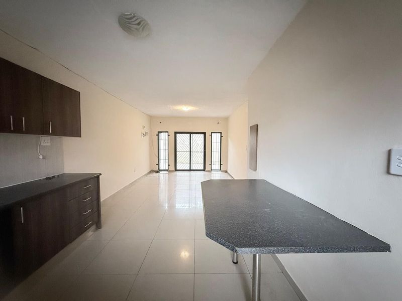 GROUND FLOOR UNIT - Photo 2