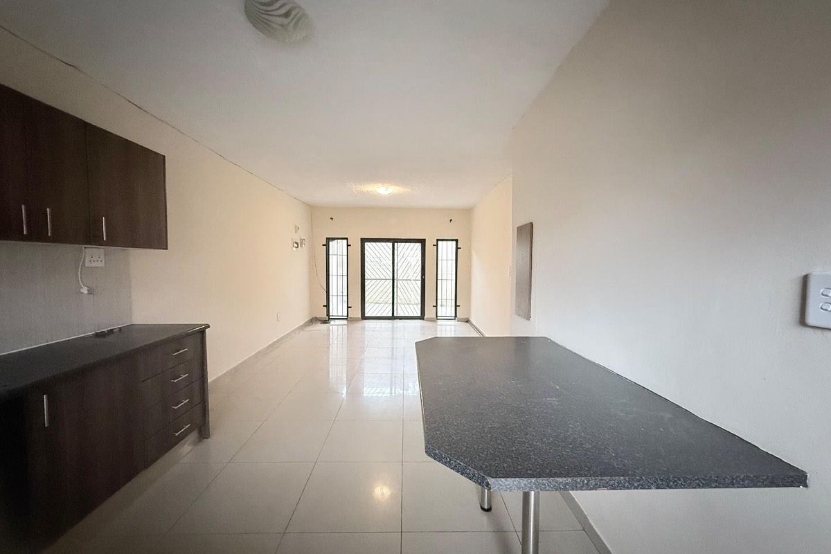 GROUND FLOOR UNIT - Photo 2