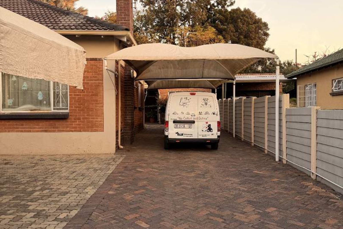 Investment Property with 5 Bachelor Flatlets - Photo 4