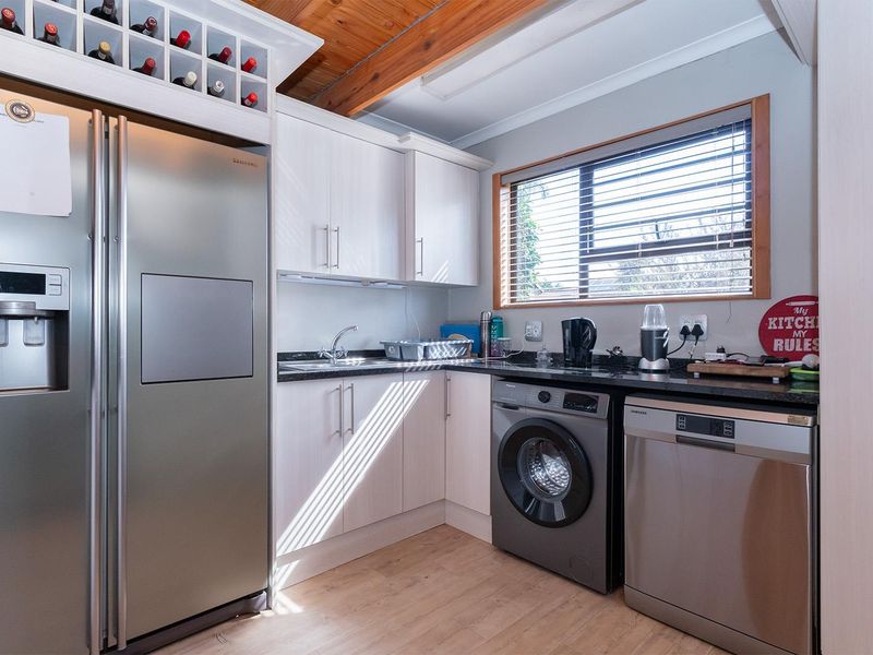 Stunning 3 bedroom 2 bathroom family home for sale in Pomona - Photo 4