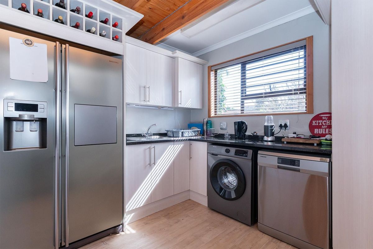 Stunning 3 bedroom 2 bathroom family home for sale in Pomona - Photo 4