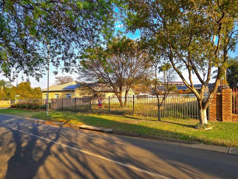Ready to Build: Rare Dual-Dwelling Stand in Prestigious Pretoria East Suburb - Photo 7