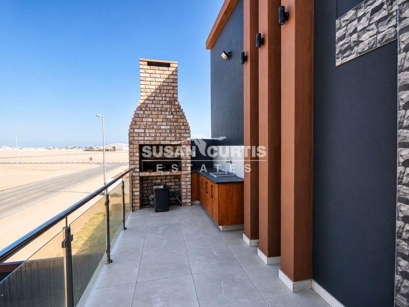 Luxury Family Living in Desert Park - Photo 8