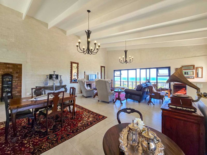 Secure estate living with spectacular views. - Photo 4