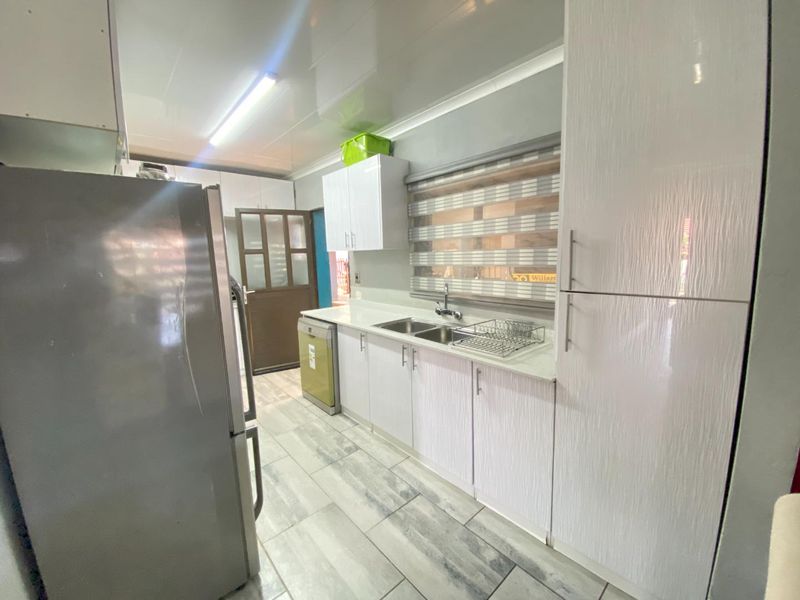 MOVE-IN READY RENOVATED GEM! - Photo 10