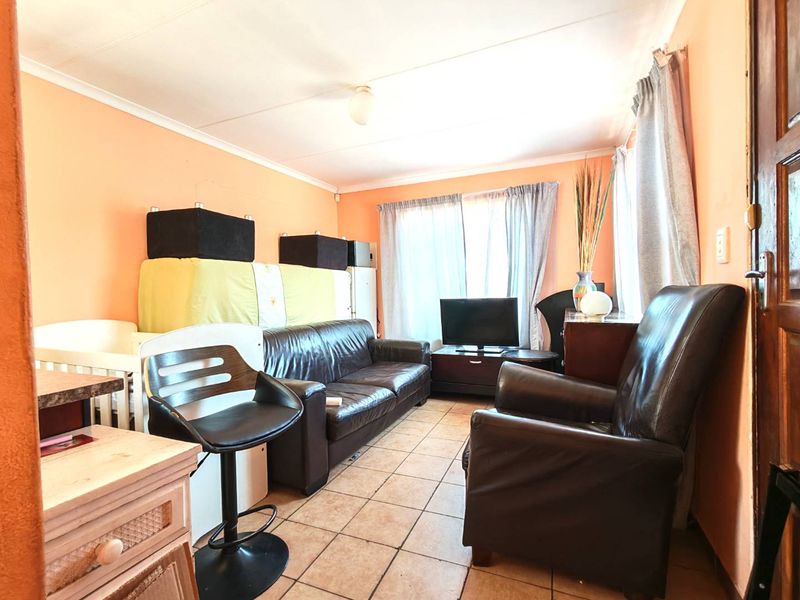 9 Bedroom  House for Sale in Cosmo City - Photo 4