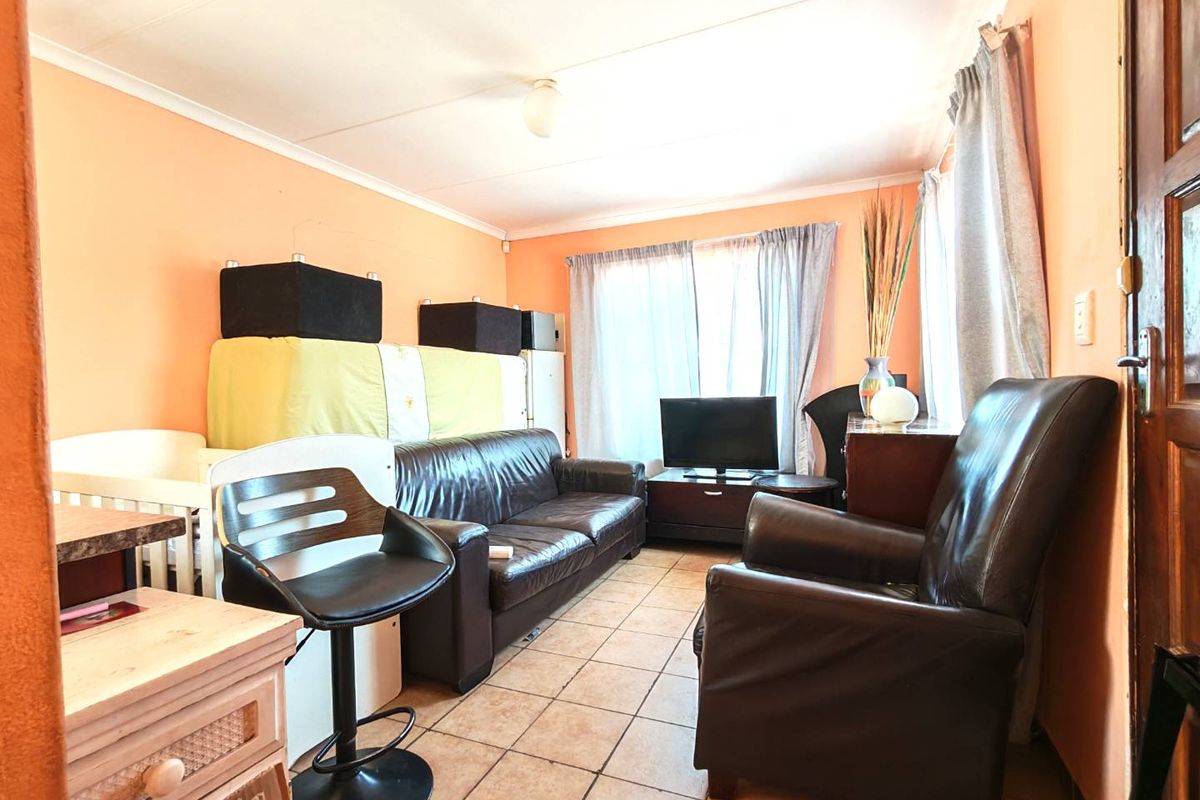 9 Bedroom  House for Sale in Cosmo City - Photo 4