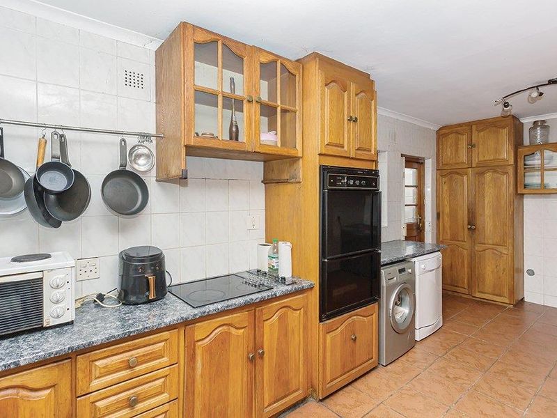 Three Bedroom Home with Entertainment Area and Mancave/Outside Office - Photo 3