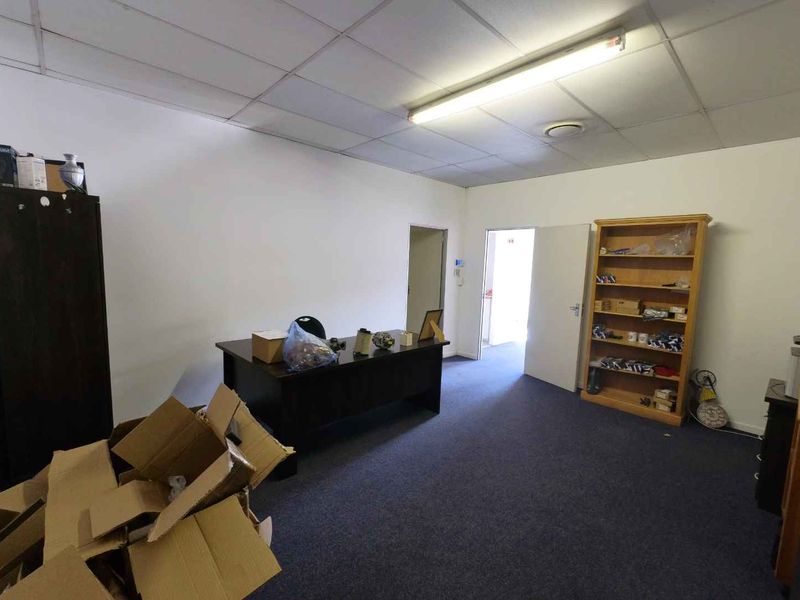Warehouse with offices For Sale - Milnerton - Photo 4
