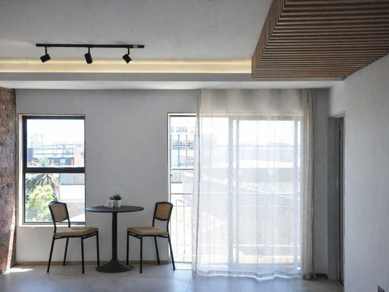 Stylish 2-Bedroom Apartment with Modern Upgrades & Lifestyle Amenities - Photo 6