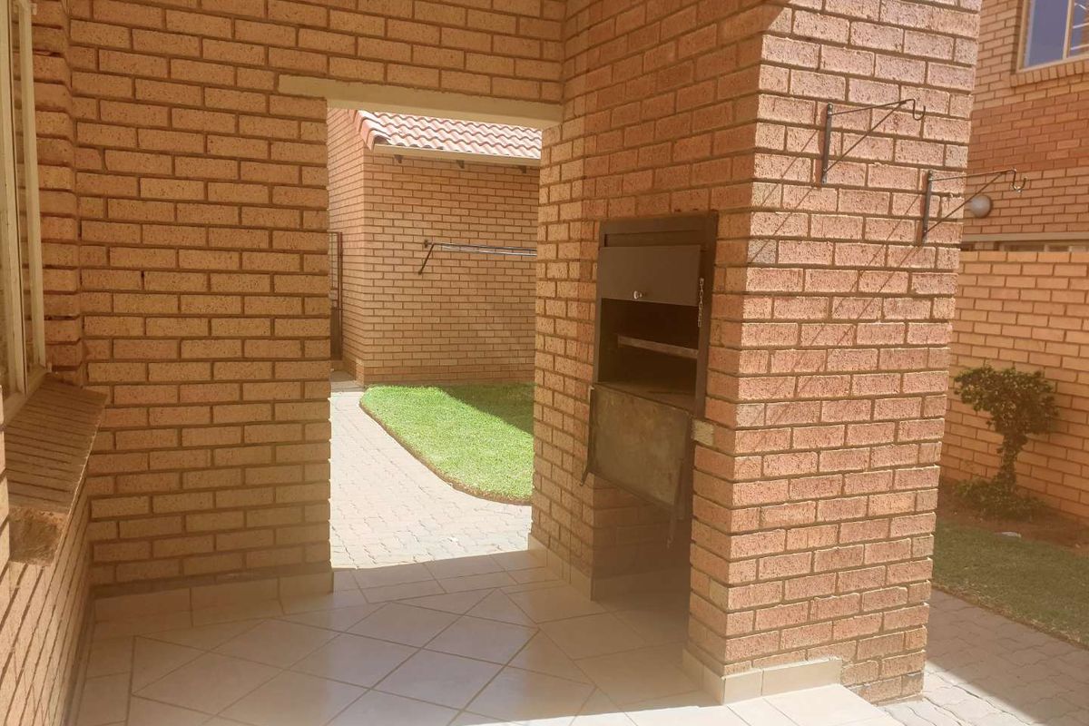 Load-Shedding Free Area - Ground Floor Unit! - Photo 3