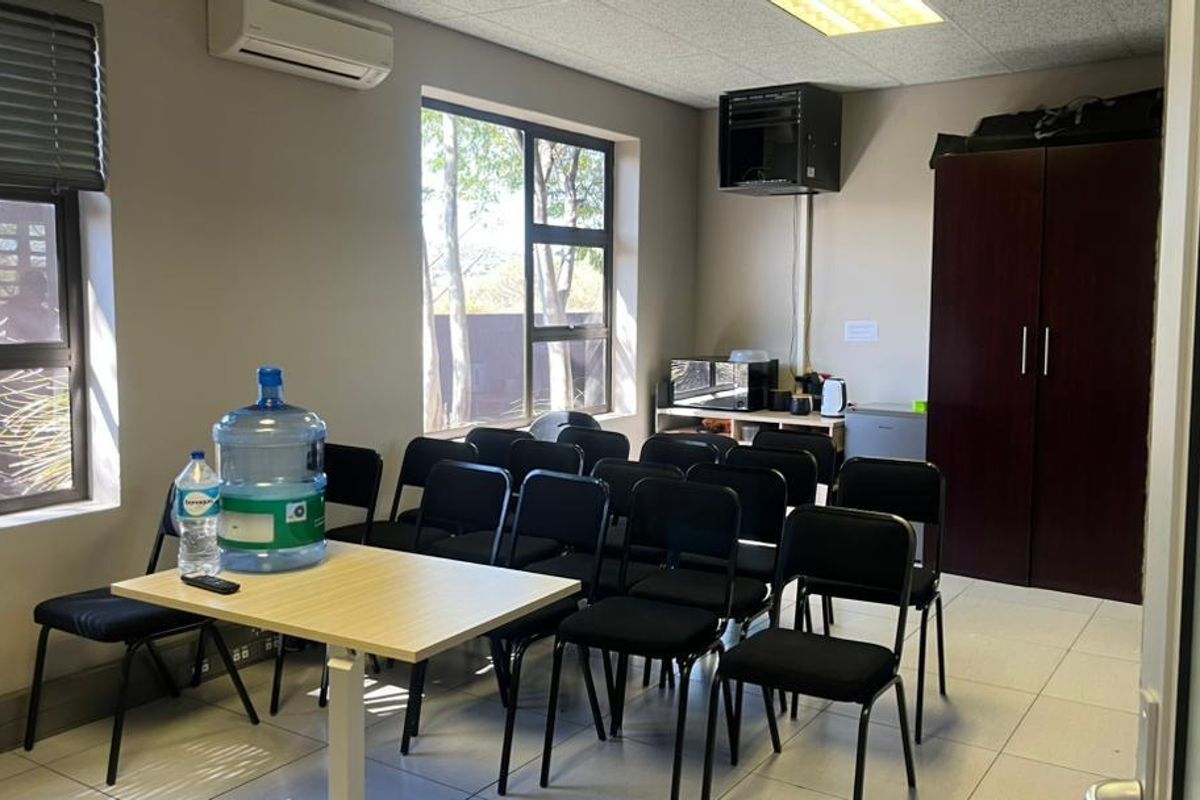 OFFICE SPACE TO LET | WINDHOEK CBD | N$20,000 P/M - Photo 5