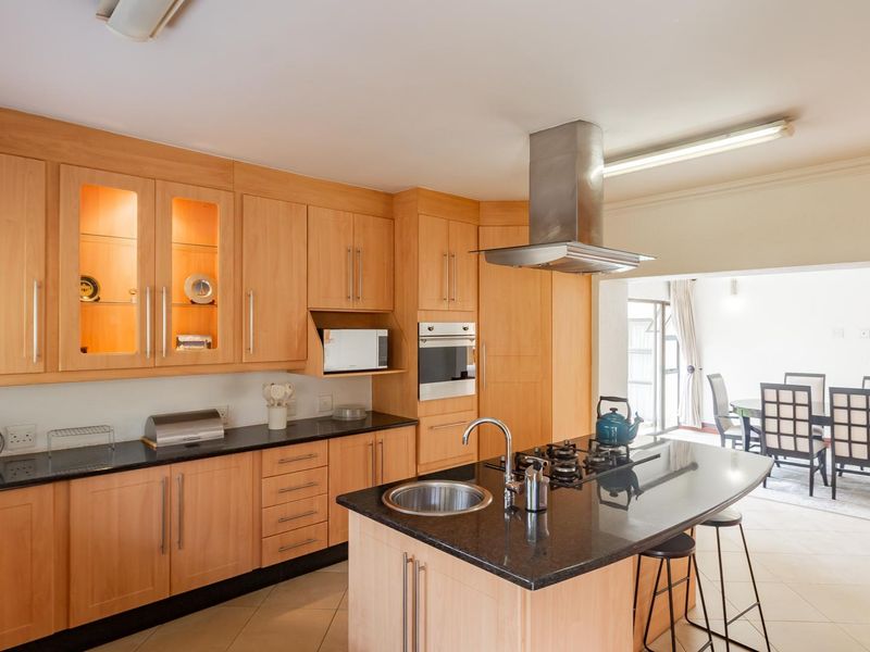 5 Bedroom House to Rent in Dainfern Golf Estate - Photo 4