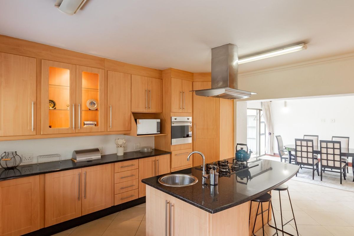 5 Bedroom House to Rent in Dainfern Golf Estate - Photo 4