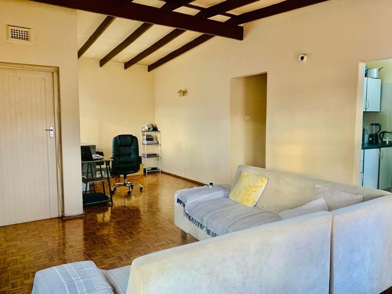 Three Bedroom Apartment to Rent in Pinetown Central - Newly Renovated - Photo 6
