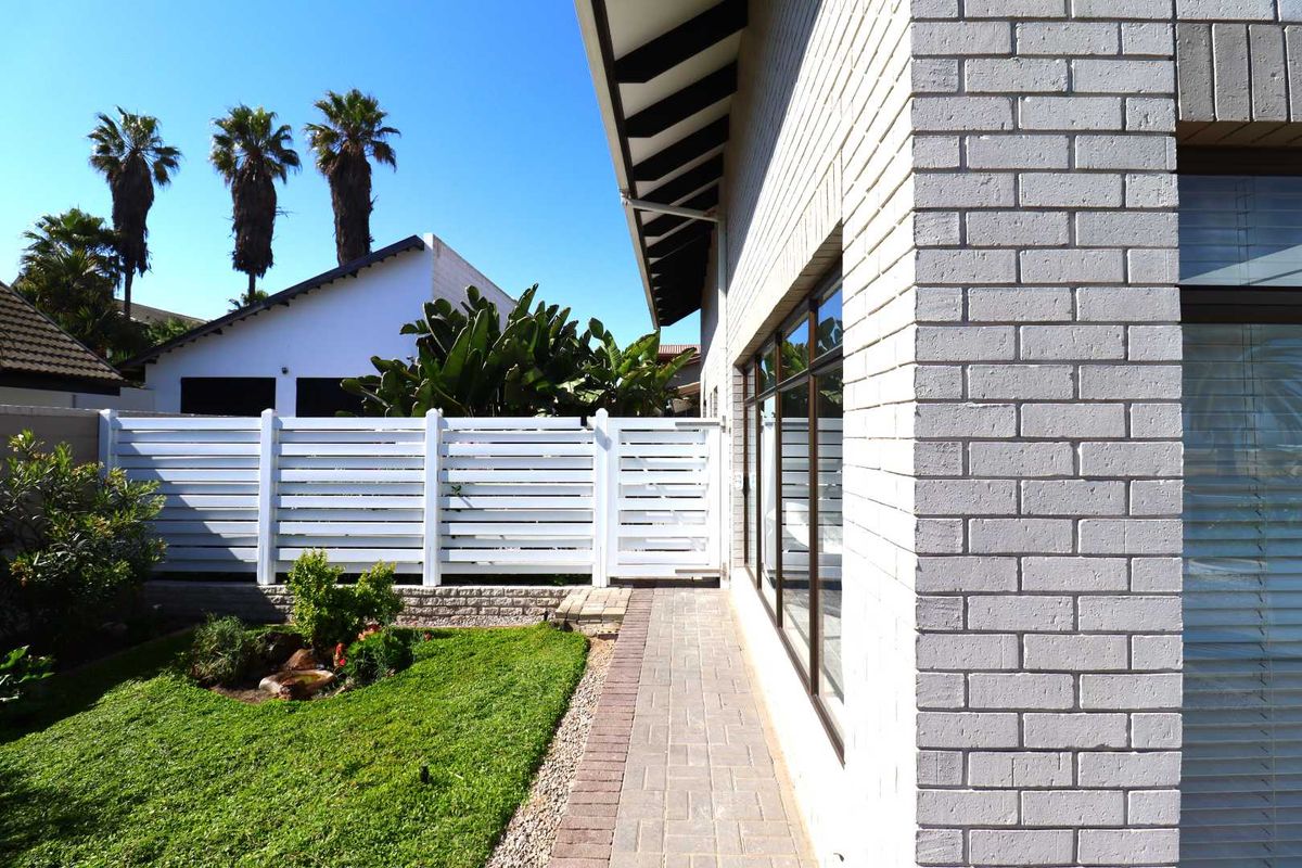 Sea-View Beachfront House with Flat for Sale in Swakopmund, Namibia - Photo 5