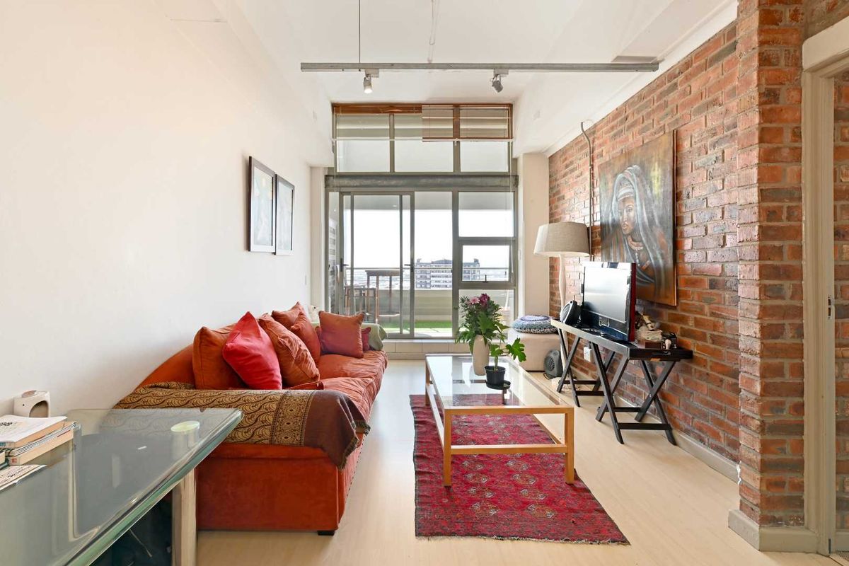 Apartment with Views and Strong Investment Appeal in Upper East Side - Photo 3