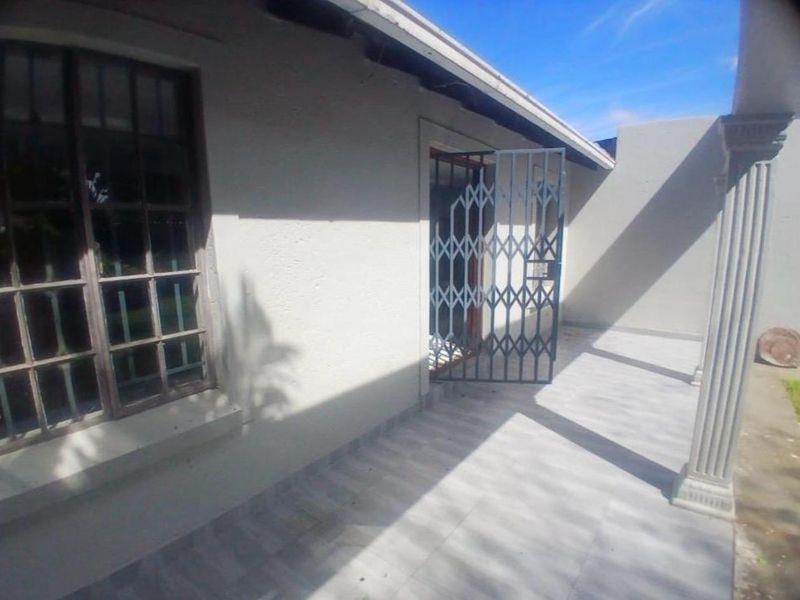 Two bedroom house for sale in Theresa Park - Photo 10