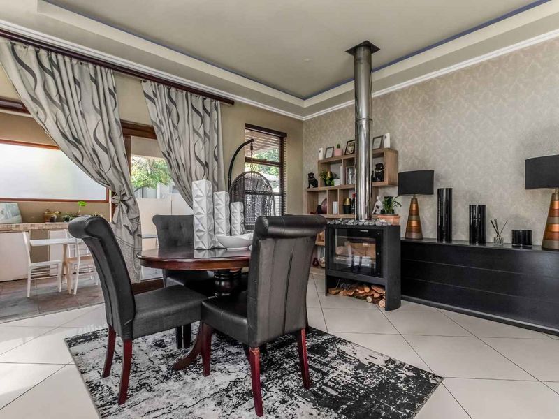 LOVELY SINGLE-LEVEL LIVING IN SOUGHT AFTER ESTATE SITUATED IN THE HEART OF BEVERLEY - Photo 4