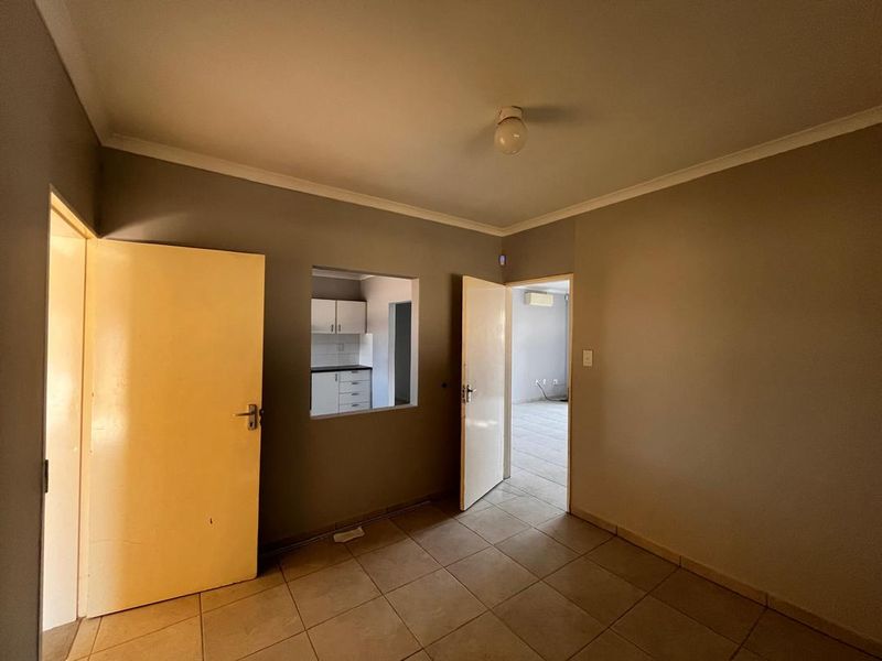 For Sale: 3 -Bedroom House In Outapi - Photo 8