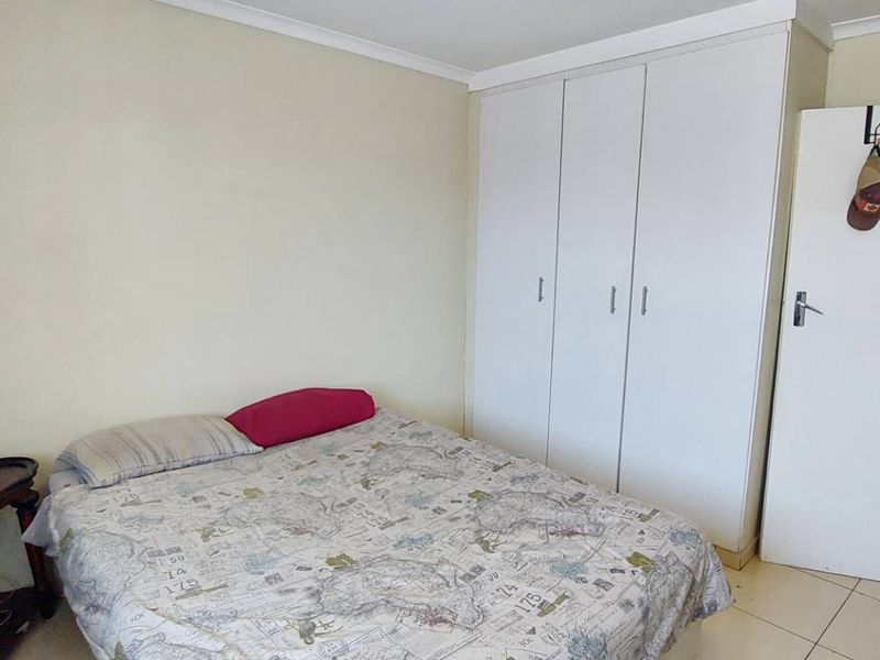 Refurbished 2 Bed Corner Unit. - Photo 6