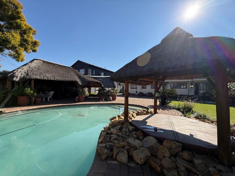 Tick all your boxes: 4bedrooms, study, pool, bar, jacuzzi ! - Photo 5