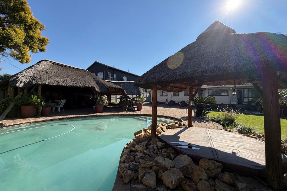 Tick all your boxes: 4bedrooms, study, pool, bar, jacuzzi ! - Photo 5