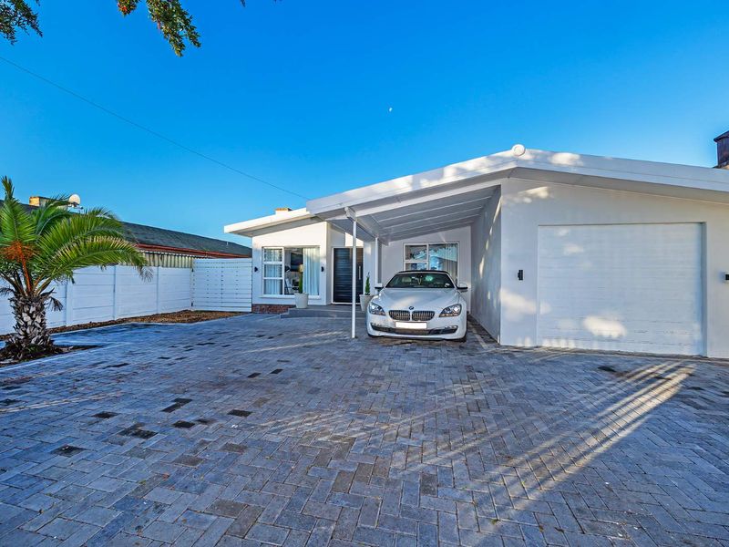 Contemporary Dual-Living Masterpiece with Exceptional Finishes & Work-From-Home Versatility - Photo 9