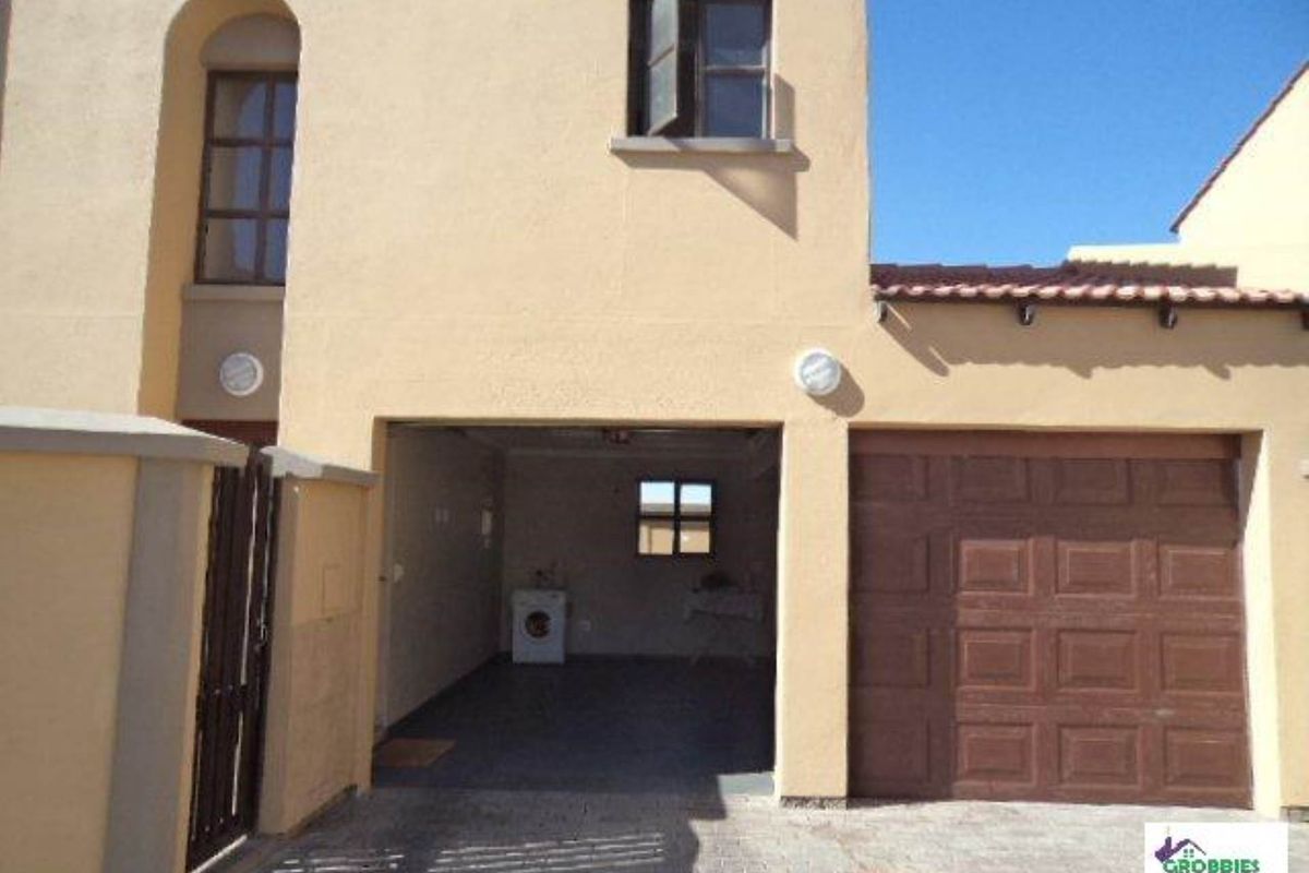 3 bedrooms Townhouse in Fairways Estate - Photo 3