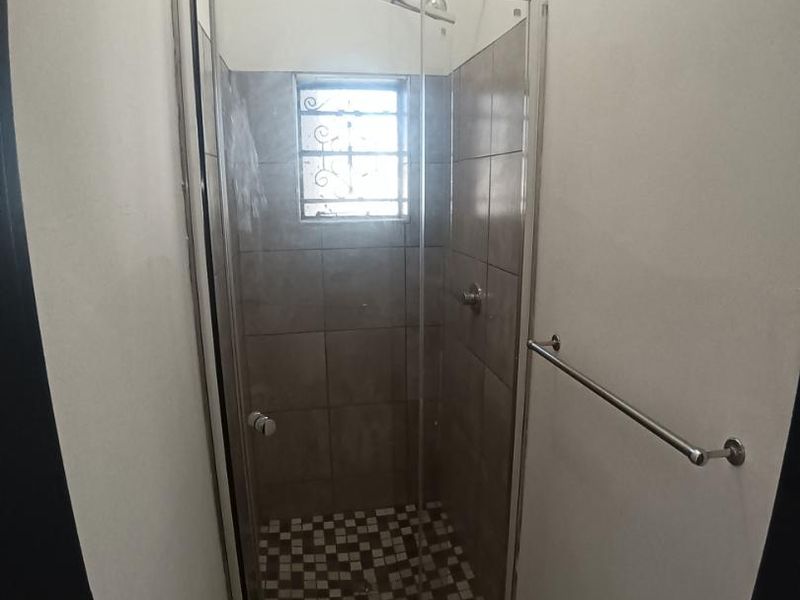 BACHELOR APARTMENT - Photo 8