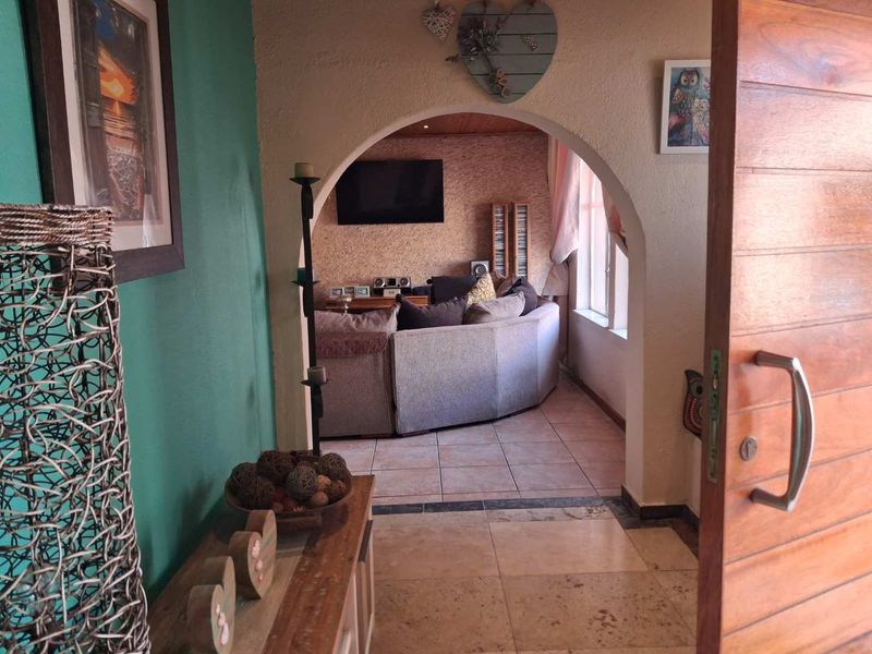 Looking for Space? Look No Further - Photo 4