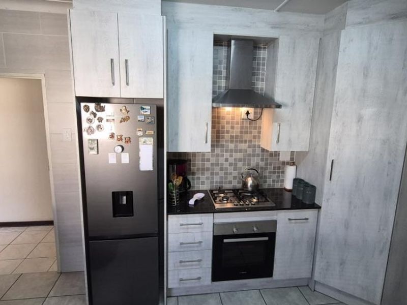 3 Bedroom House with Flatlet for Sale in Randhart - Photo 5