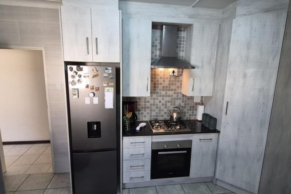 3 Bedroom House with Flatlet for Sale in Randhart - Photo 5