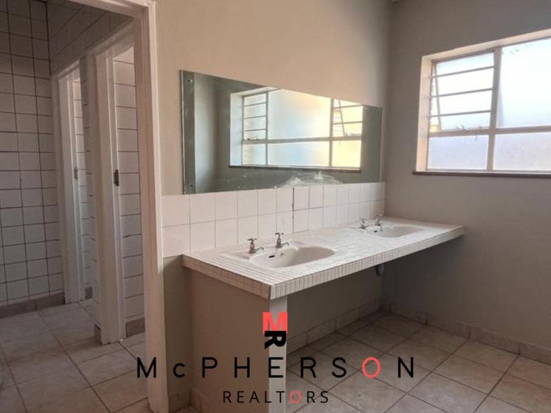 Large Office Space To Let - Photo 6