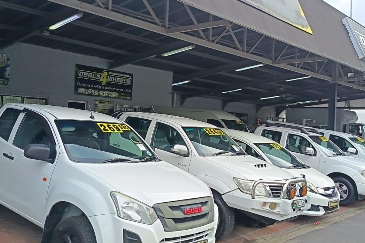 **Prime Commercial Property To Rent in Parow: Ideal for a Car Dealership** - Photo 2