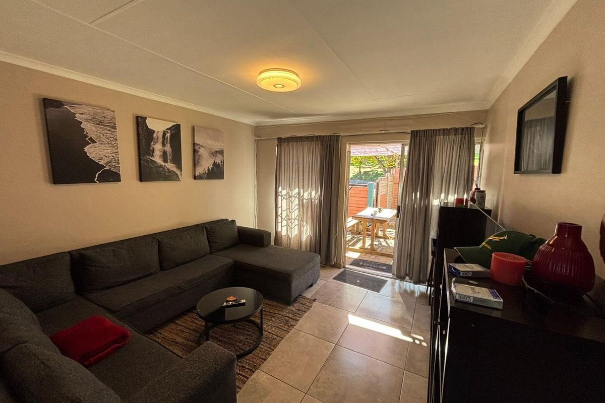 Priced to sell - two bedroom townhouse in Erasmuskloof - Photo 4
