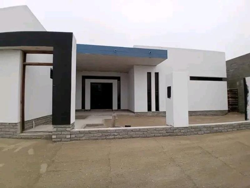 Spacious 3 Bedroom House for sale in Kuisebmond, Wakuna Suburb - Photo 2