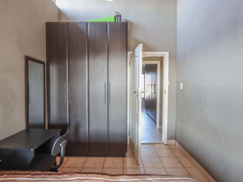 Modern Split-Level Family Home with Poolside Entertaining & Immaculate Finishes! - Photo 8