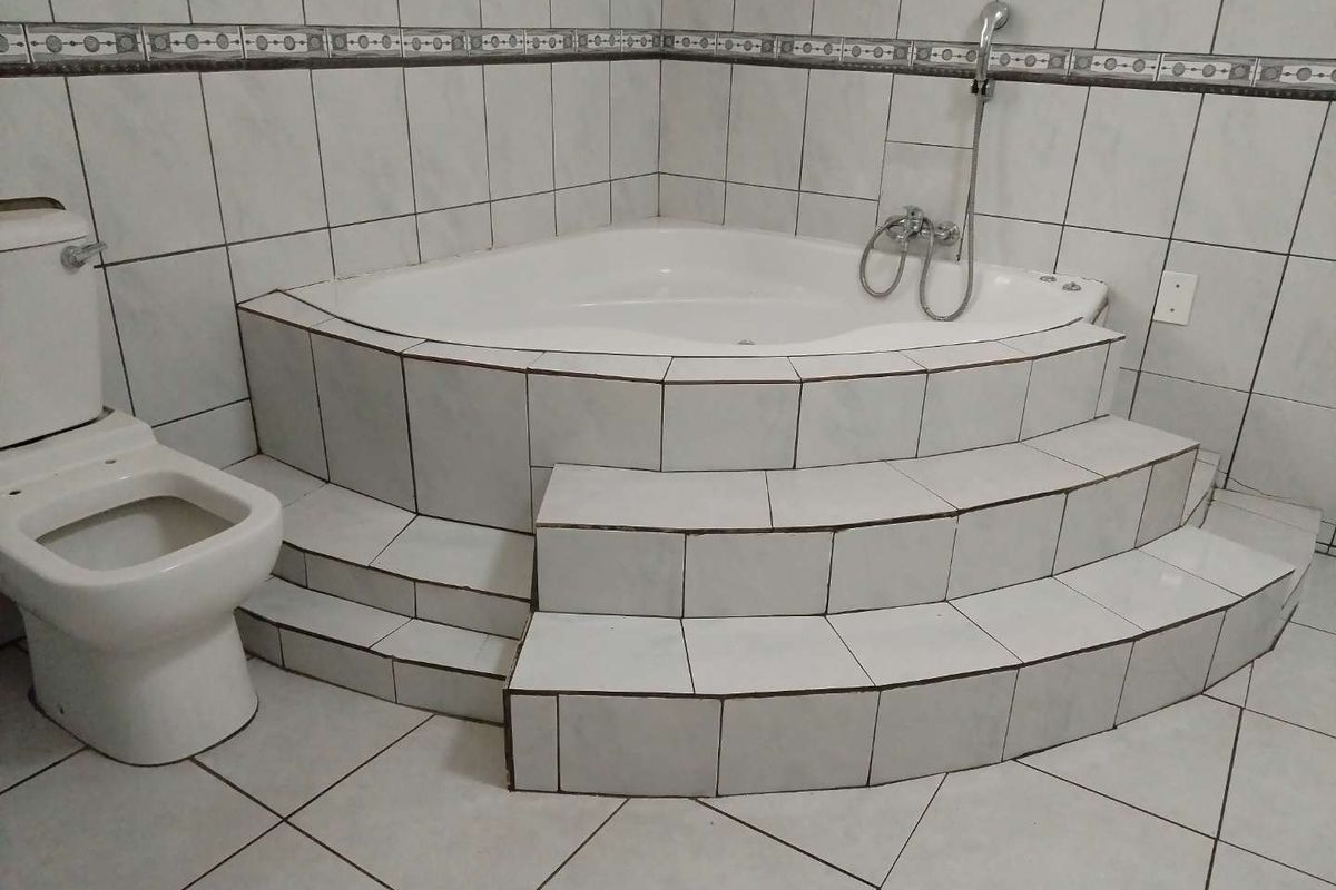 A BACHELOR UNIT FOR RENTAL - Photo 3