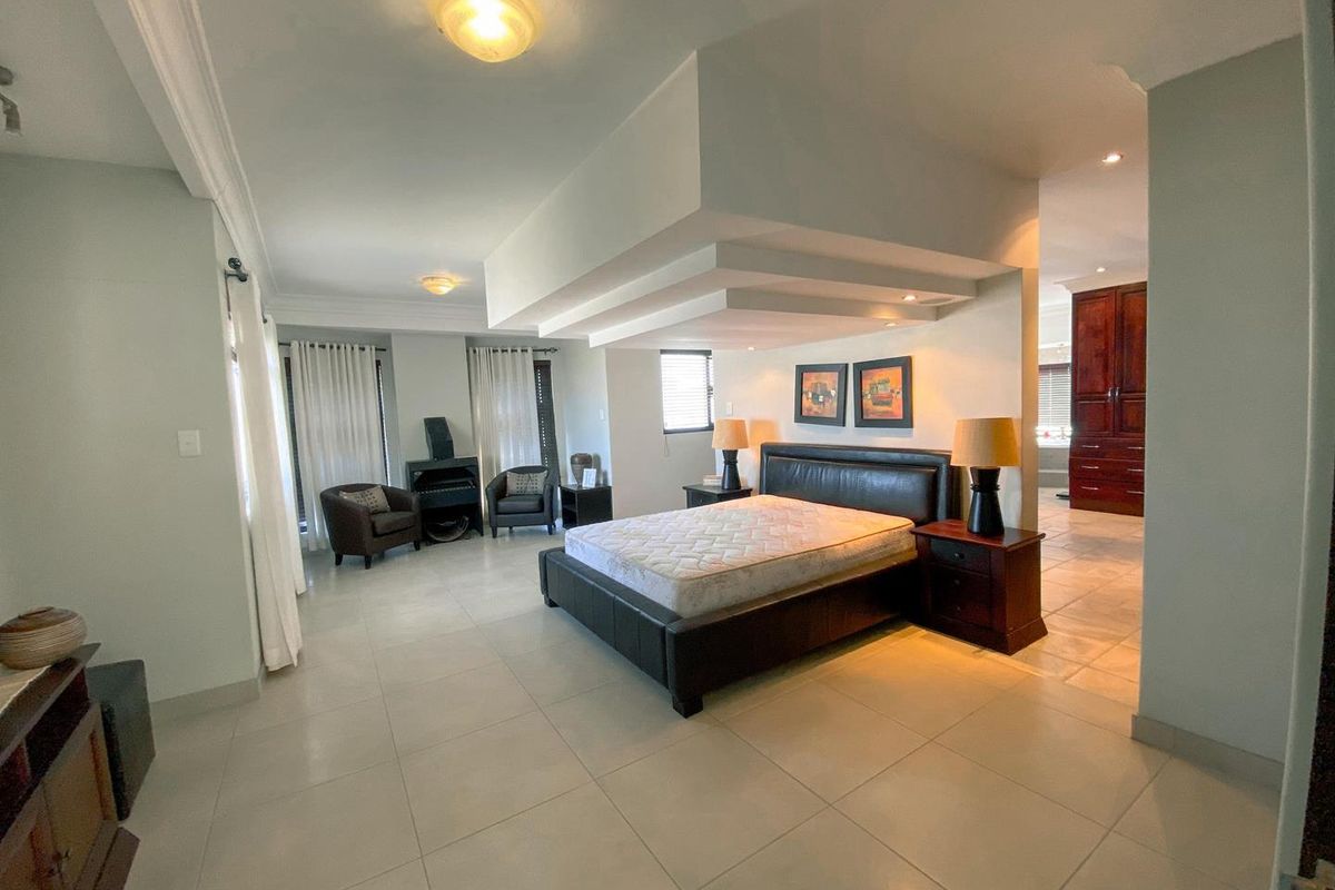 6 Bedroom House for Sale in Hage Heights - Photo 5