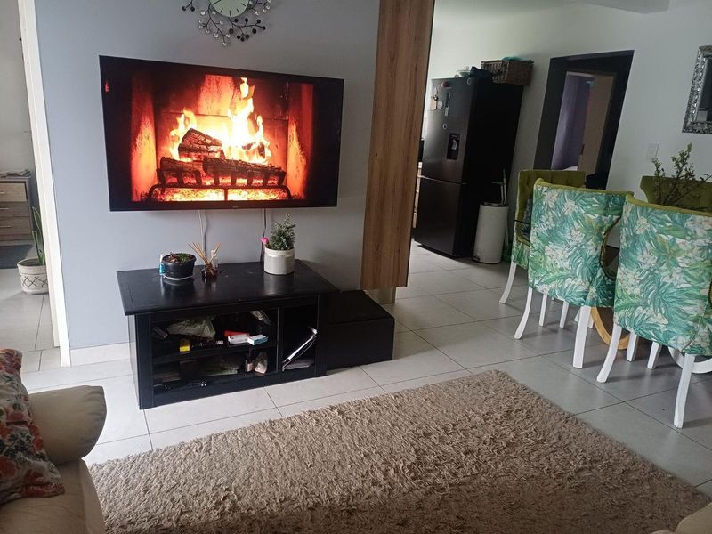 Modern Ground Floor Townhouse with Private Garden and Built-in Braai - Photo 8