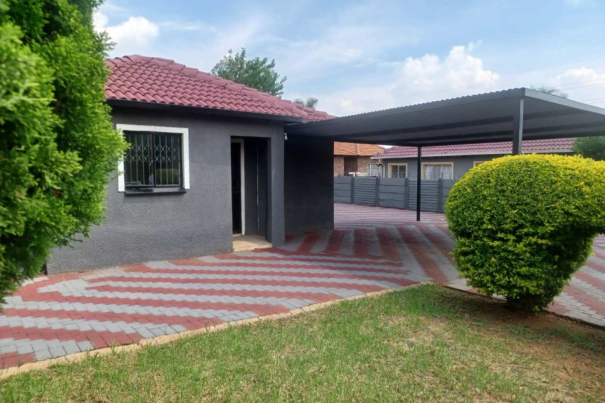 2 Bedroom House for Sale in The Orchards, Akasia - Photo 3