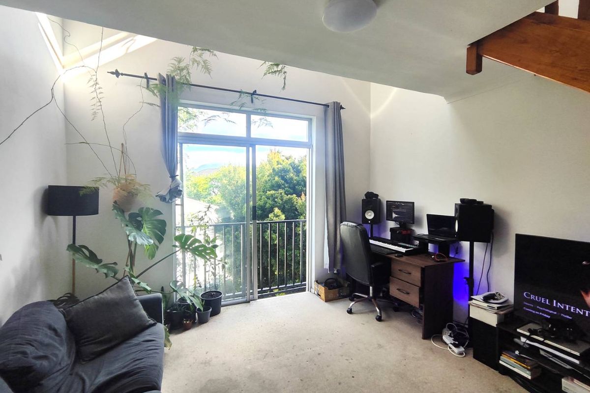 1 bedroom loft style apartment in Plumstead - Photo 3