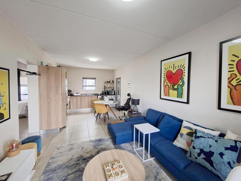 Lovely 2 bed, 1 bath 2nd floor apartment for sale in Eden, Sandton - Photo 5