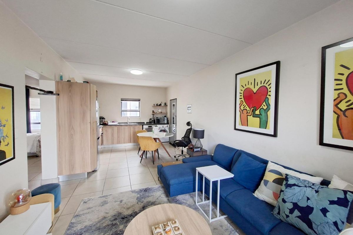 Lovely 2 bed, 1 bath 2nd floor apartment for sale in Eden, Sandton - Photo 5