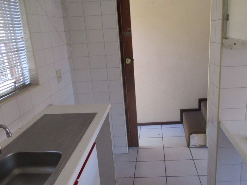 A 1 BEDROOM DUPLEX TO RENT IN PIERRE VAN RYNEVELD - Photo 4