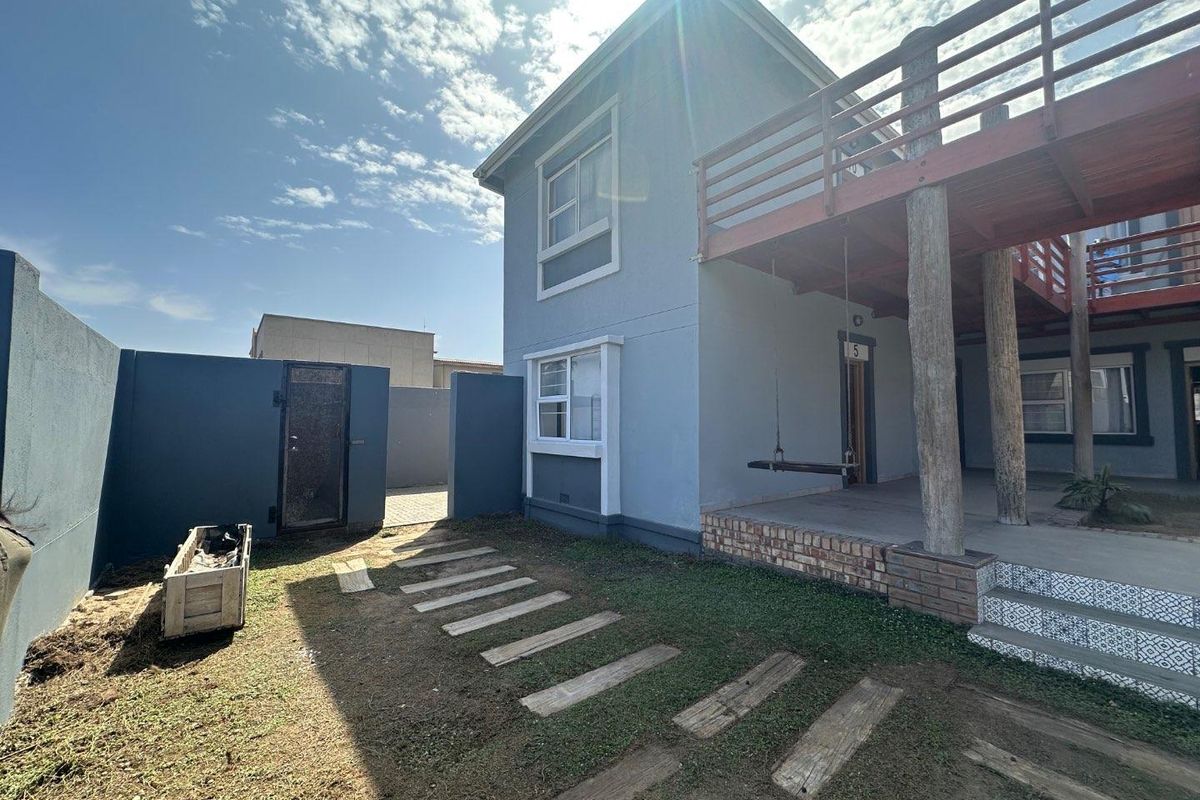 Block of Flats & Offices Walvis Bay - Photo 4